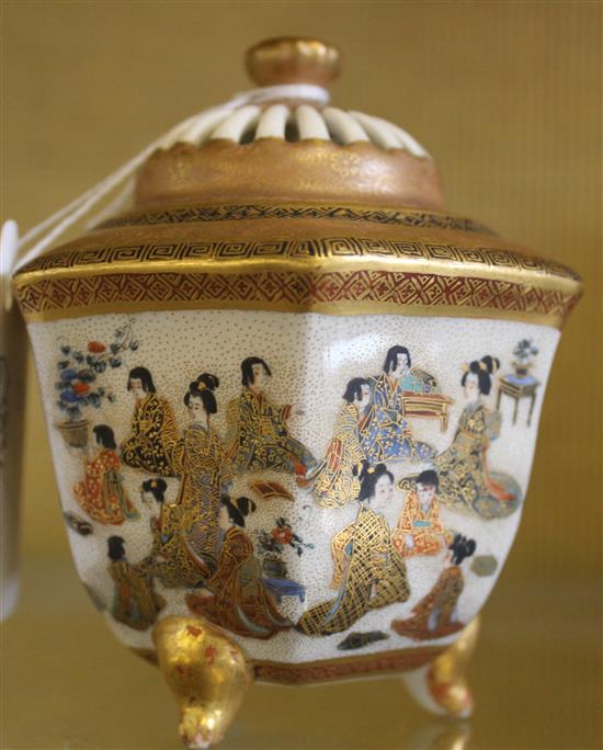 A Japanese Satsuma pottery tripod koro and cover, Meiji period, 9.5cm